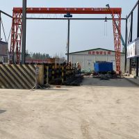 云南昆明起重機｜昆明行車｜昆明電動葫蘆門式起重機刷漆維保